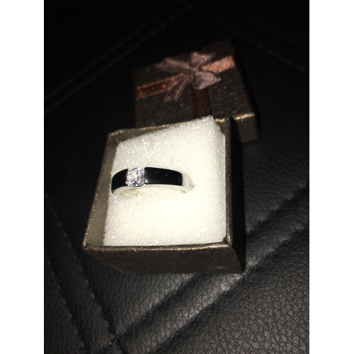 202 - Lovely Silver CZ Detail Band Ring In Presentation Box