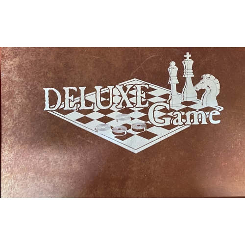 21 - VERY GOOD Deluxe Games Compendium in wooden box