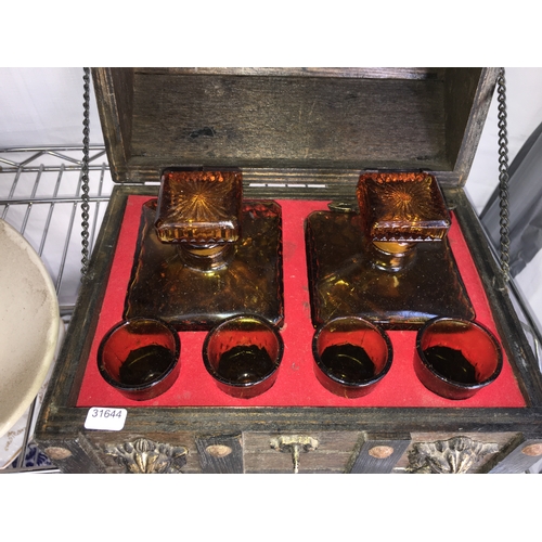 397 - VERY NICE VINTAGE WOODEN TREASURE CHEST INCLUDING TWIN DECANTERS AND FOUR MATCHING GLASSES COMPLETE ... 