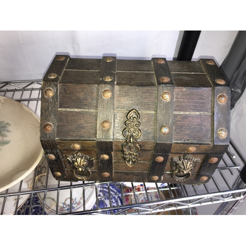 397 - VERY NICE VINTAGE WOODEN TREASURE CHEST INCLUDING TWIN DECANTERS AND FOUR MATCHING GLASSES COMPLETE ... 