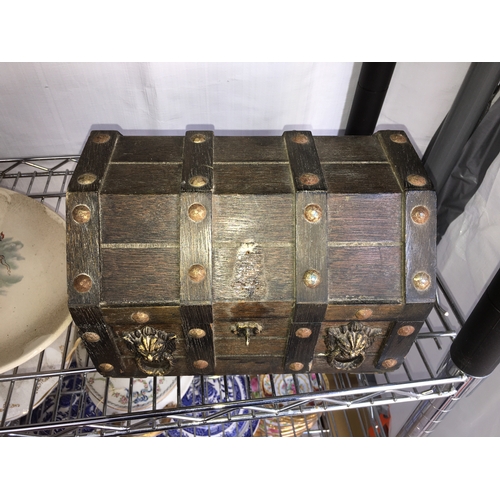 397 - VERY NICE VINTAGE WOODEN TREASURE CHEST INCLUDING TWIN DECANTERS AND FOUR MATCHING GLASSES COMPLETE ... 