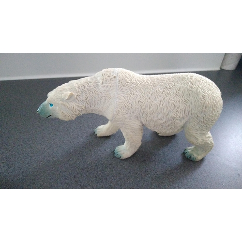 582 - POLAR BEAR FIGURE