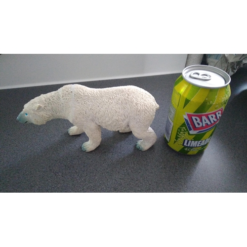 582 - POLAR BEAR FIGURE