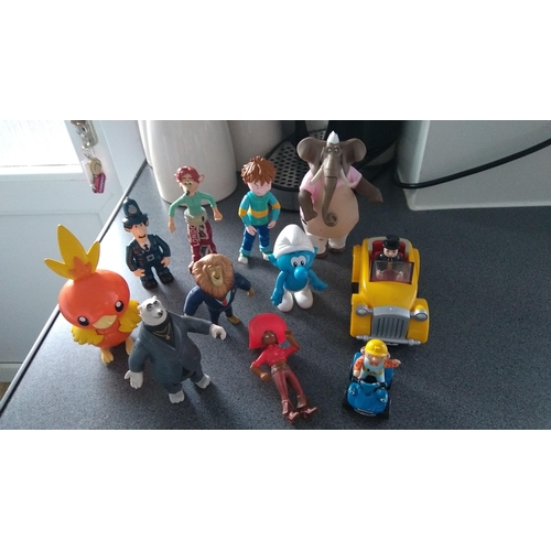 497 - SELECTION OF TOY FIGURES