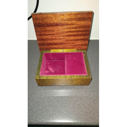 458 - VINTAGE WOODEN MUSICAL JEWELLERY BOX