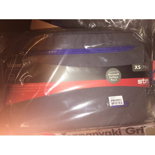 200X - TWO NEW SEALED BLAZER LAPTOP LAPTOP/NOTEBOOK BAGS