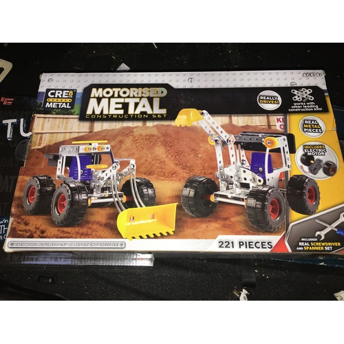 195 - FANTASTIC COMPLETE MOTORISED METAL CONSTRUCTION KIT