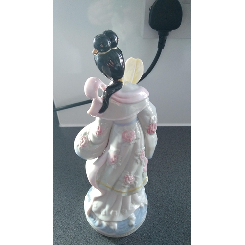 359 - LOVELY ORIENTAL LADY LEONARDO FIGURINE