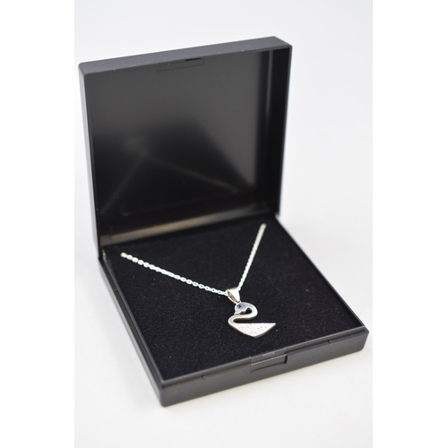 215 - STUNNING Silver 925 Swan Pendant Necklace Complete with Presentation Box CH