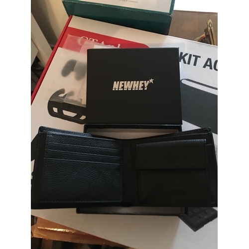 113 - NEW BOXED NEWHAY GENTS WALLET IN BLACK IDEAL XMAS PRESENT