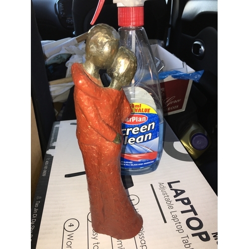 29 - LOVERS FIGURINE