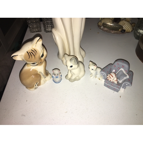 42 - SELECTION OF CAT FIGURINES INCLUDING VINTAGE TALL