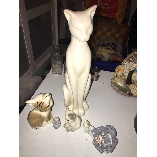 42 - SELECTION OF CAT FIGURINES INCLUDING VINTAGE TALL