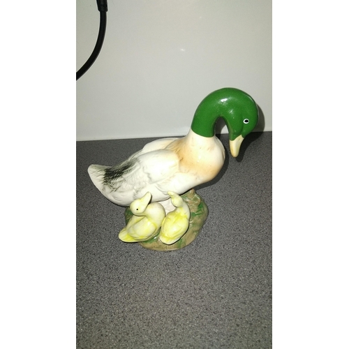 578 - DUCK AND DUCKLINGS FIGURINE