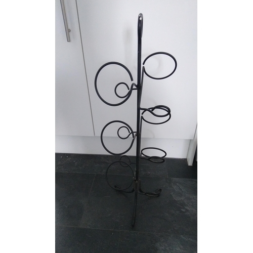 570 - METAL WINE RACK