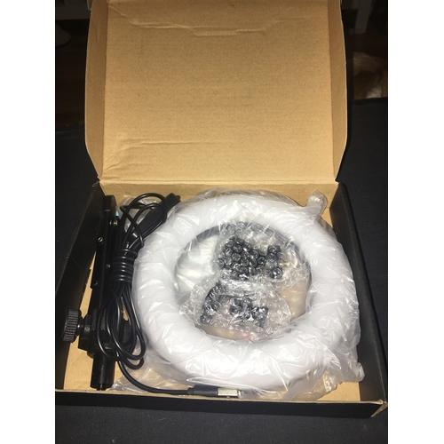 200W - NEW BOXED 6.3'' SELFIE RING LIGHT 

WORKING