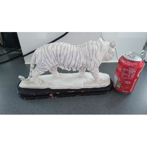 422 - NICE TIGER FIGURE ON BASE