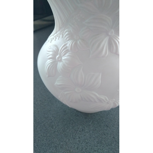 533 - Very Nice Kaiser German Vase