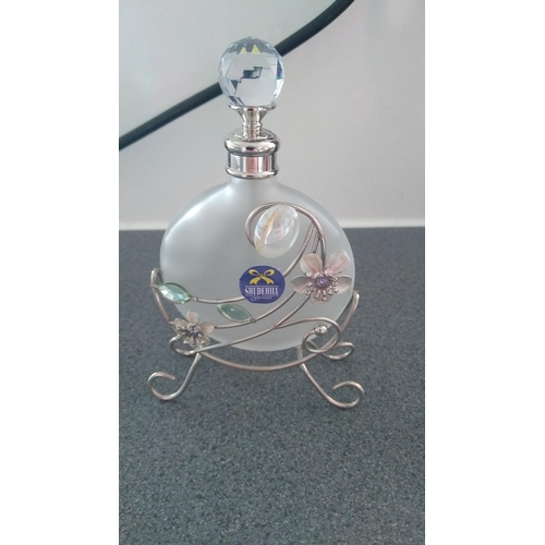 575 - LOVELY PERFUME BOTTLE ON STAND