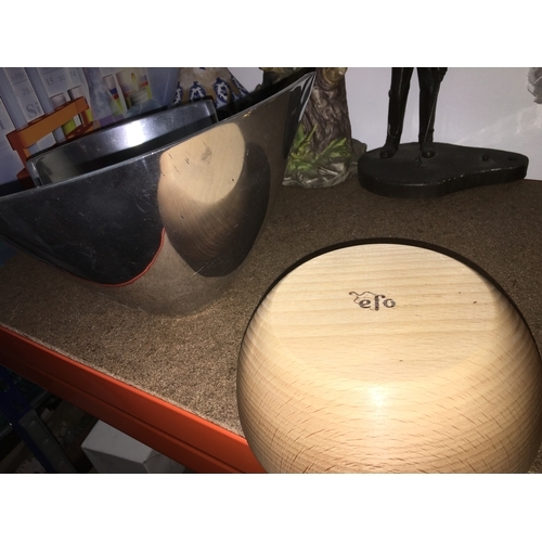 91 - NEW WOODEN BOWL AND METAL VASE