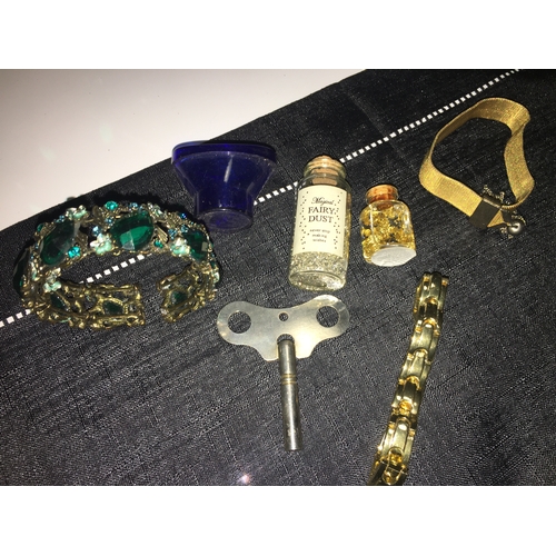 76 - COLLECTORS LOT INCLUDING BOTTLE OF GOLD LEAF,BRACELETS, VINTAGE CLOCK KEY ETC