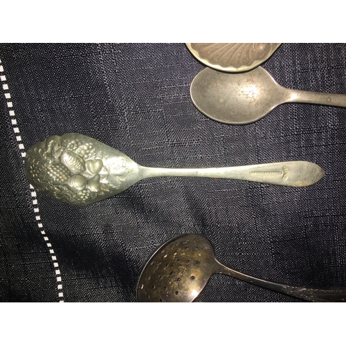 220 - LOVELY SELECTION OF SPOONS/TONGS  INCLUDING SILVER BERRY SPOON