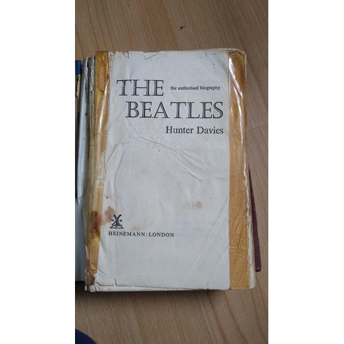 454 - BEATLES BOOK  

POOR CONDITION HENCE LOW RESERVE