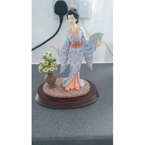 573 - LEONARDO GEISHA FIGURE ON BASE