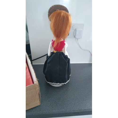 572 - 1960s musical doll