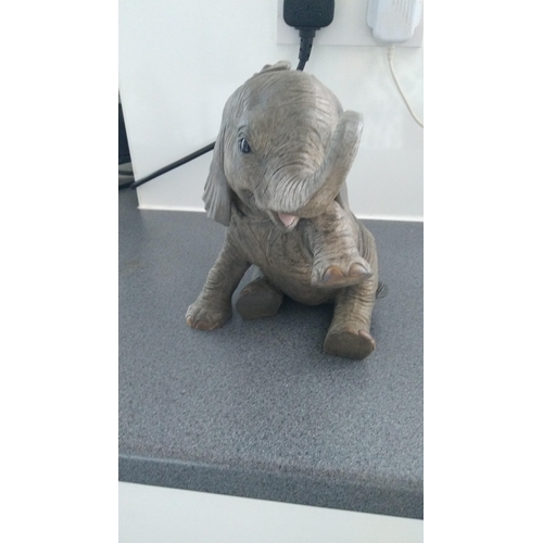 520 - LEONARDO OUT OF AFRICA ELEPHANT FIGURE