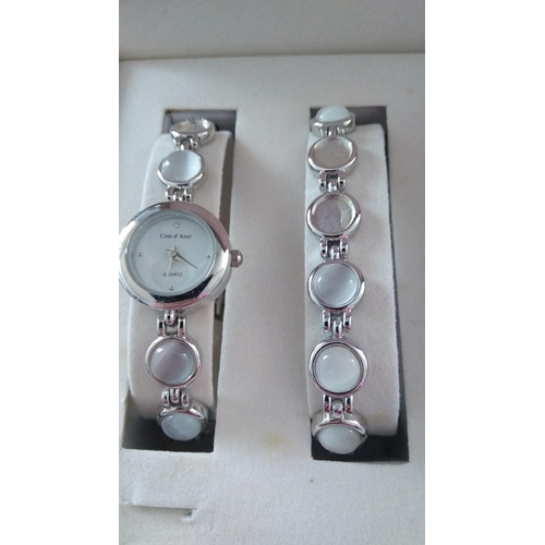 543 - LOVELY BOXED WATCH SET WITH BRACELET AND NECKLACE