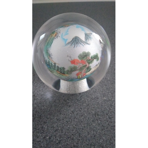 447 - LOVELY ORIENTAL DESIGNED PAPERWEIGHT