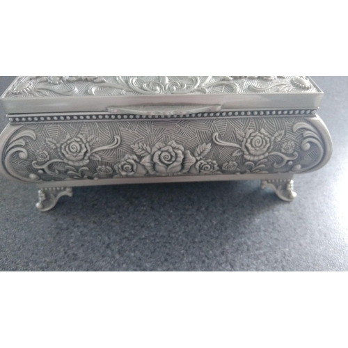 433 - LOVELY METAL HINGED TRINKET BOX