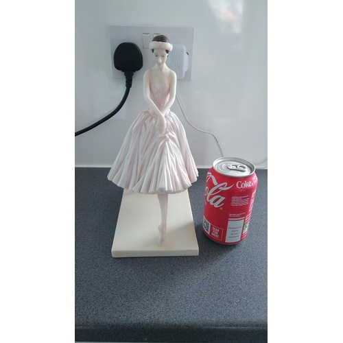 571 - LOVELY BALARE BALLERINA FIGURINE