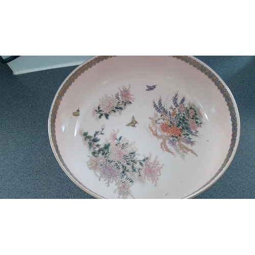 608 - ORIENTAL BOWL WITH FLORAL DESIGN AND GILT EDGING