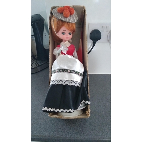 572 - 1960s musical doll