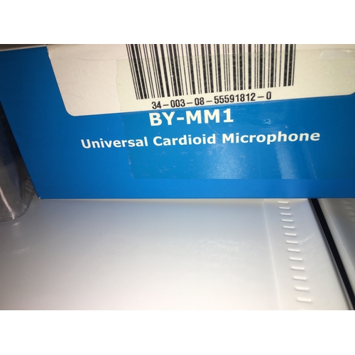 400F - NEW BOXED UNIVERSAL CARDOID MICROPHONE