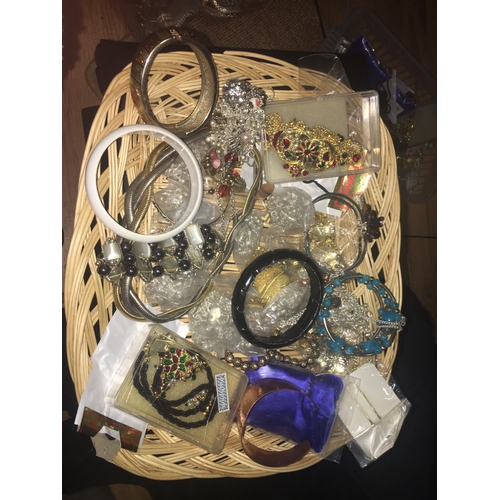 300A - SELECTION OF VINTAGE AND NEW BOXED AND BAGGED COSTUME JEWELLERY