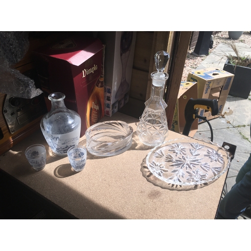 300L - NICE SELECTION OF VINTAGE GLASSWARE