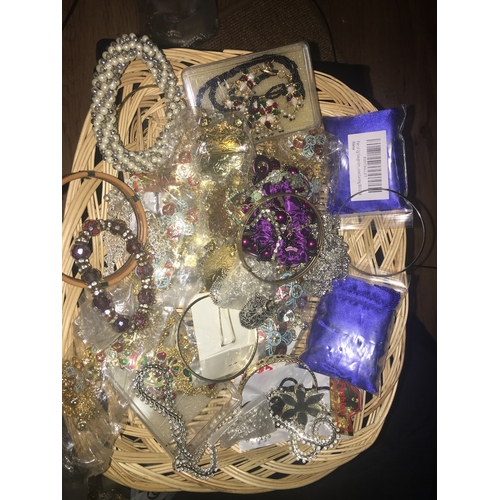 300S - SELECTION OF VINTAGE AND NEW BOXED AND BAGGED JEWELLERY