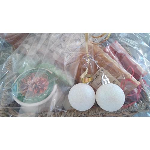 580 - VERY GOOD WAX MELT HAMPER