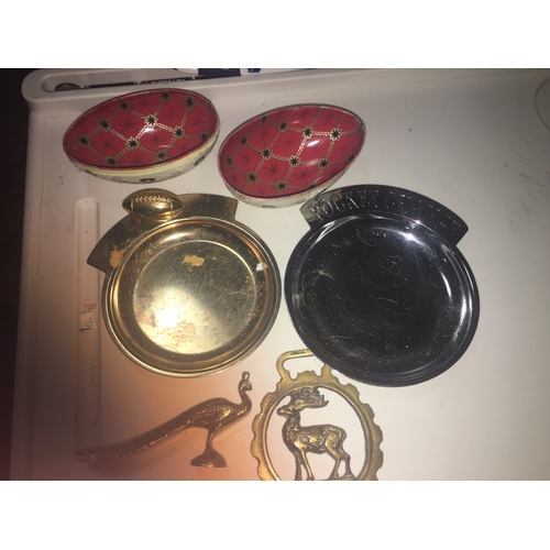 58 - COLLECTORS LOT INCLUDING TWO CHANGE PLATES METAL EGG BOX AND TWO BRASS ANIMALS