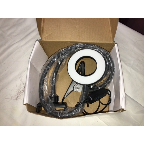 35 - NEW BOXED CLIP ON Ring Light For Mobile
