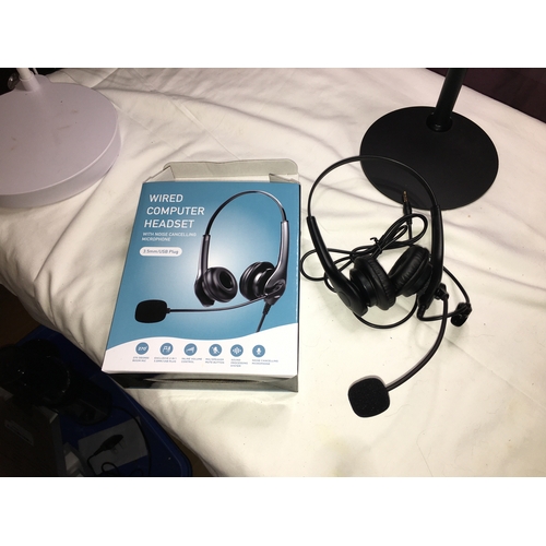 27 - NEW BOXED WIRED COMPUTER HEADSET    N