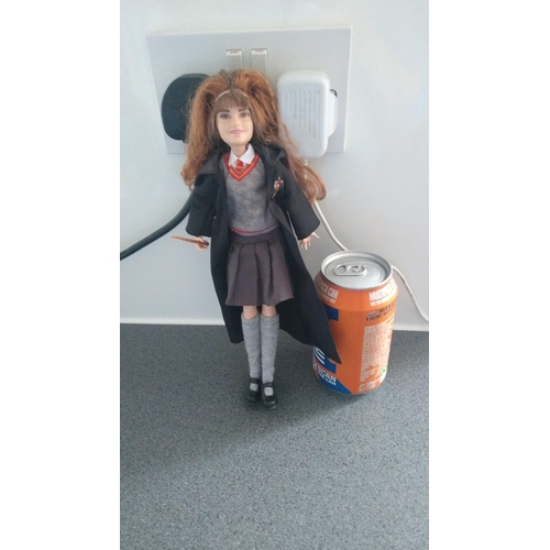 701 - HARRY POTTER HERMIONE FIGURE WITH CAPE