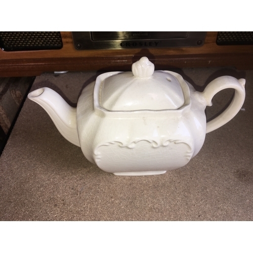 51 - SMALL EARLY SADLER TEA POT