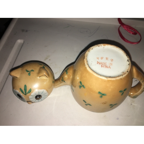 400J - SMALL LUCKY CHINESE CAT TEA POT