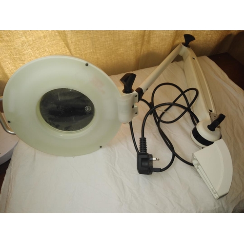 27 - DESK MOUNTING MAGNIFIER LIGHT

WORKING ORDER