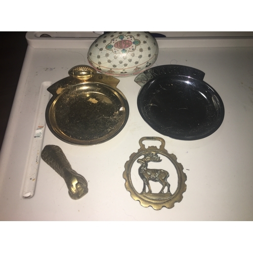 58 - COLLECTORS LOT INCLUDING TWO CHANGE PLATES METAL EGG BOX AND TWO BRASS ANIMALS