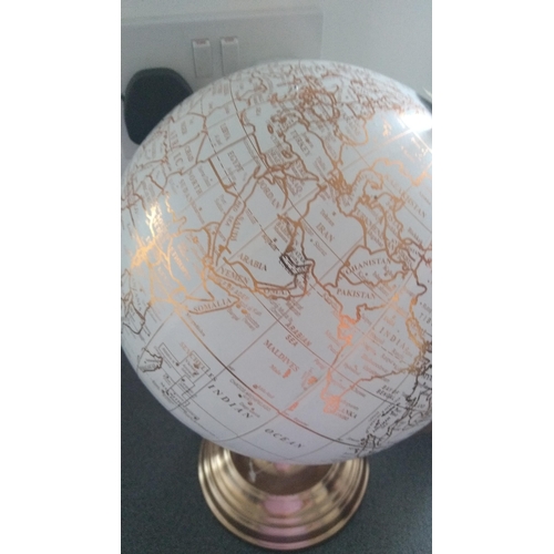 416 - TABLE TOP GLOBE